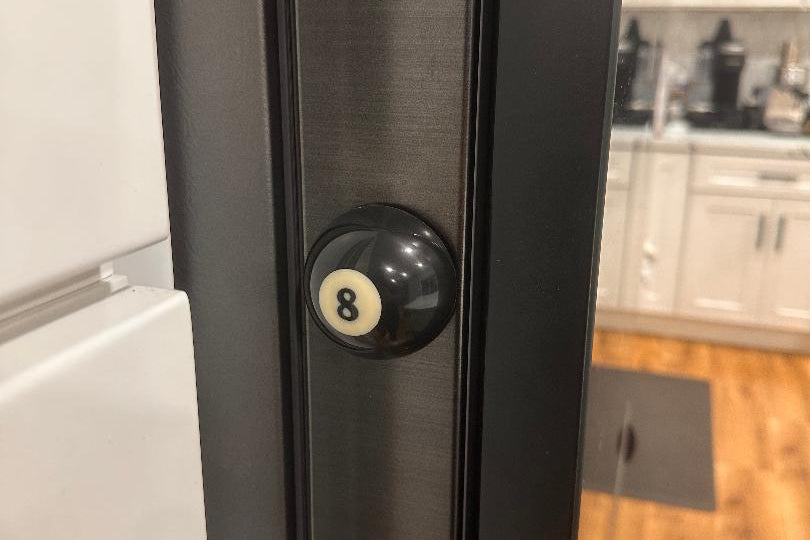 8 Pool Ball - Magnetic Bottle Opener